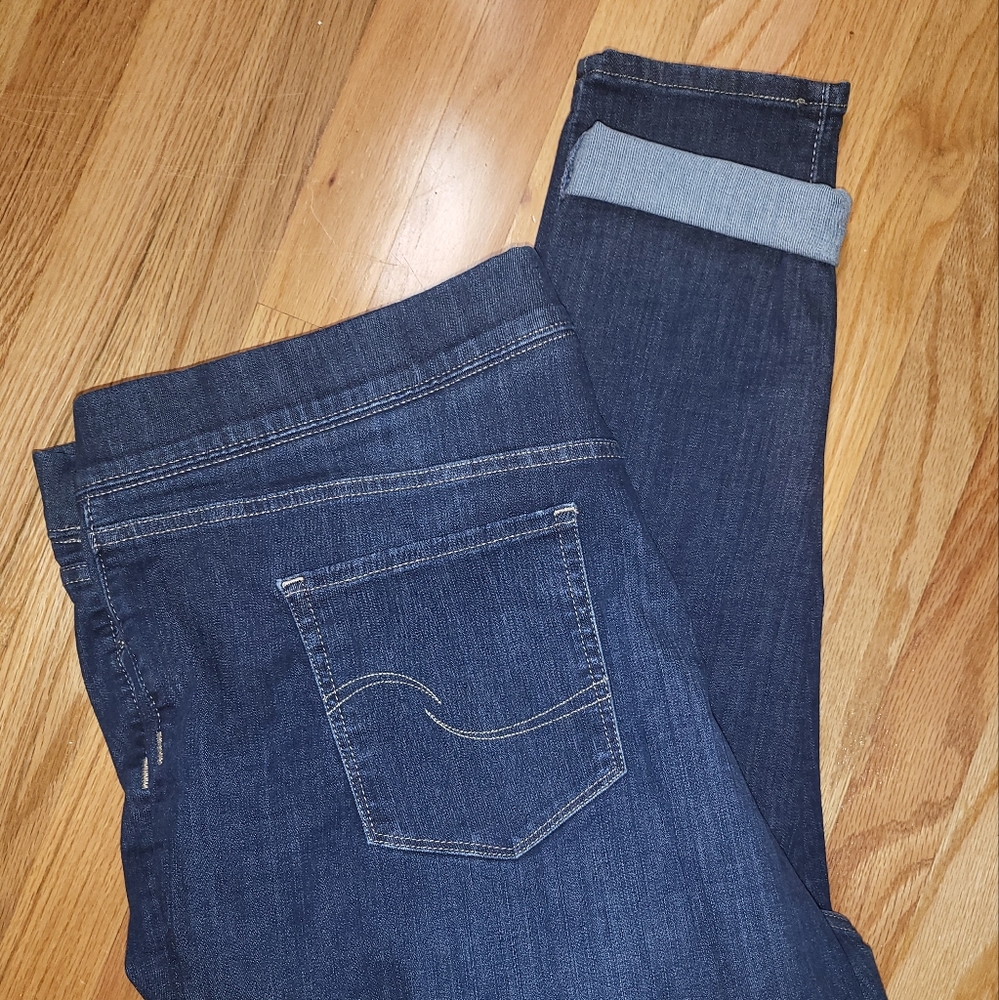 Levi shaping pull on super skinny sz 24w